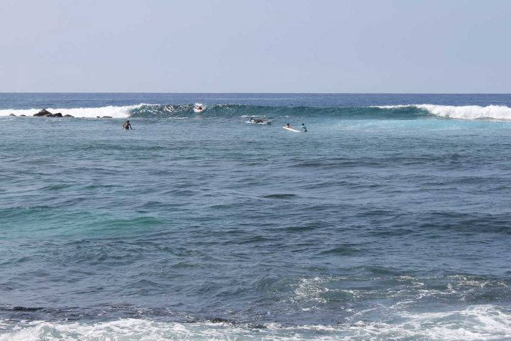 Kahaluu Beach, Kona Surfer's Rock